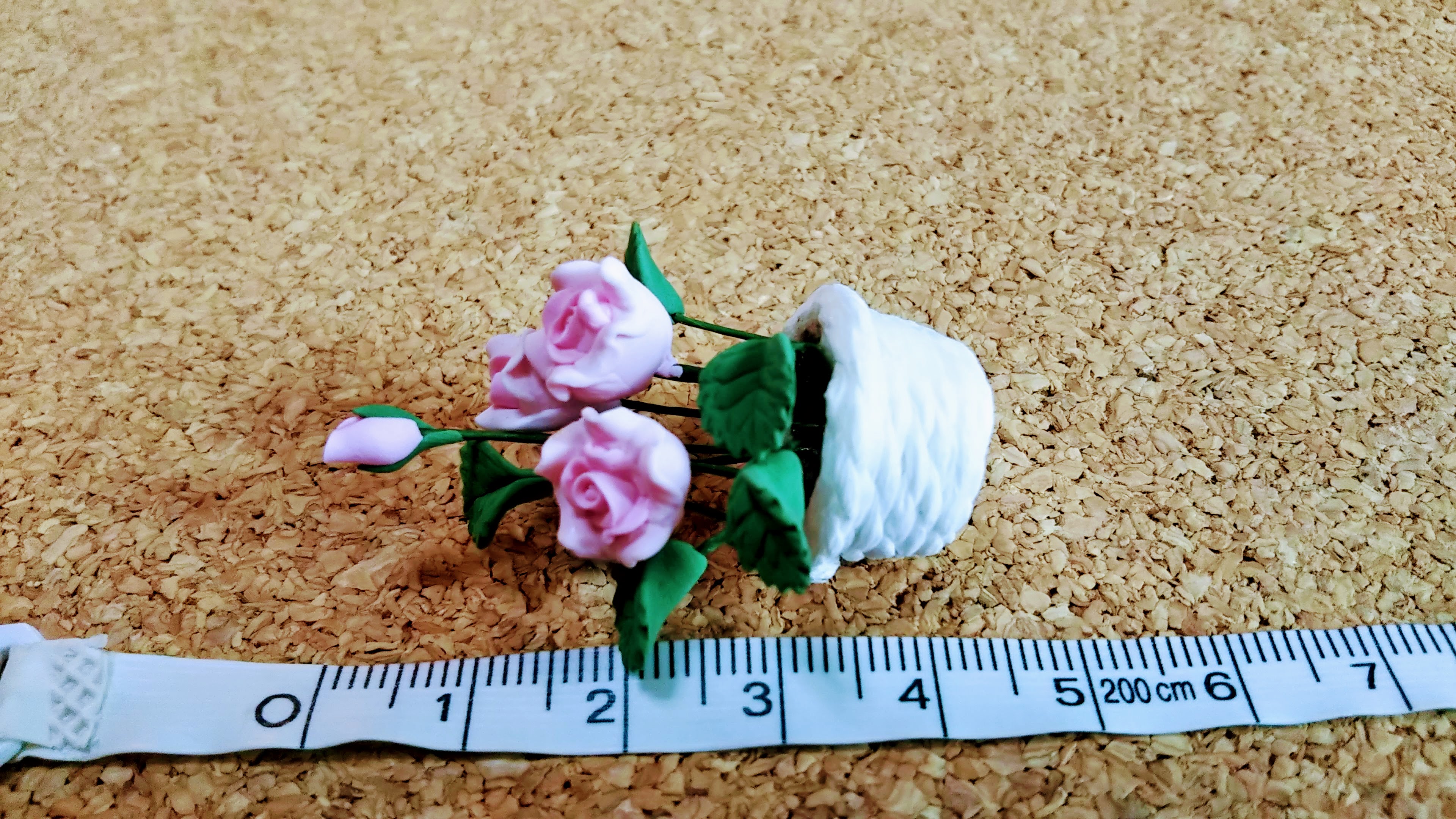 ミニチュアの薔薇の鉢植え